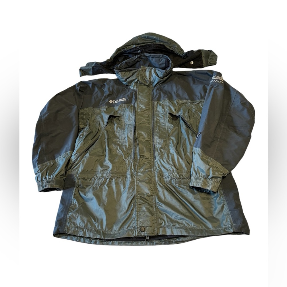 Men’s Columbia Titanium waterproof removable hood Jacket Large Tons of zippers!